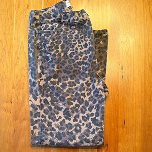 Abercrombie & Fitch Leopard Print Mid-Rise Baggy Jeans